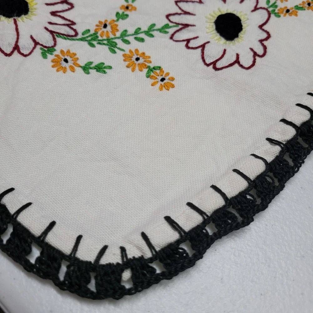 Vintage Hand Embroidered White Linen‎ Table Runner Yellow Floral Crochet Trim